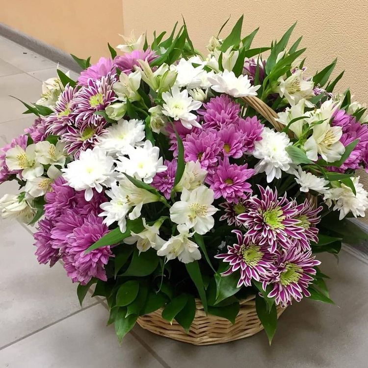 №425 Композиция цветы в корзине